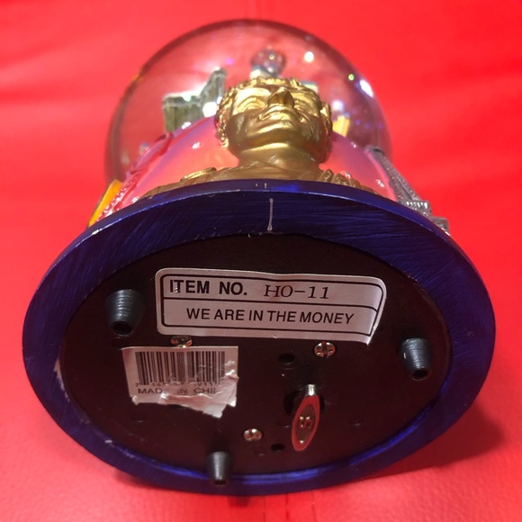 Snow globe Las Vegas Revolving Musical “We are In The Money “ Musical - Picture 3 of 7